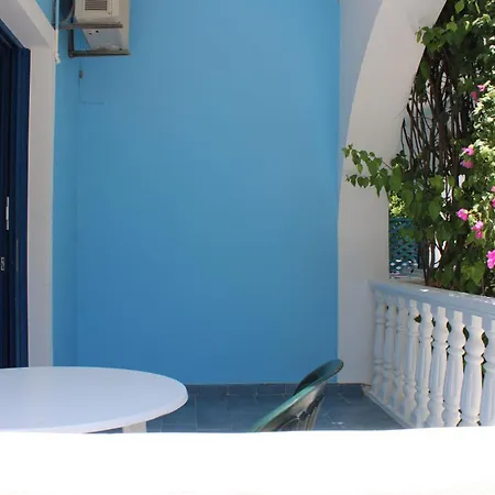 Blue Antonia Apartment *